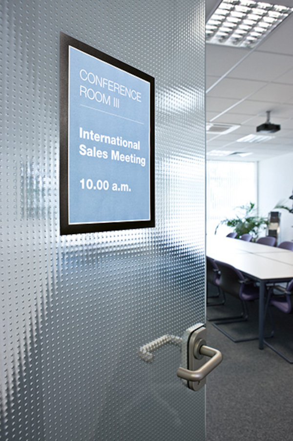 Selbstklebender Inforahmen, DURAFRAME®, silber, DIN A3 - Pack = 2 Stk. Selbstklebender Inforahmen, DURAFRAME®, silber, DIN A3 - Pack = 2 Stk.