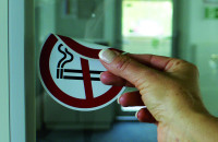 Verbotsschild, Rauchen verboten, doppelseitig, 100 mm, Folie - ASR A1.3 (DIN EN ISO 7010)